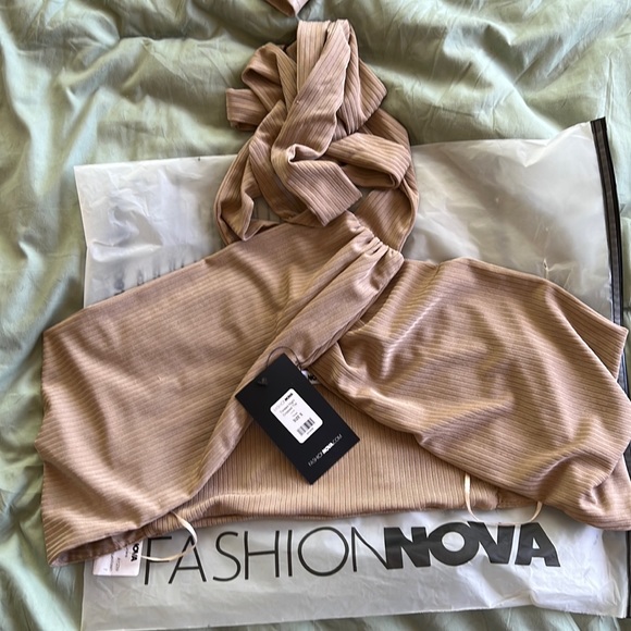 Twisted night cropped top from FASHION NOVA - Picture 3 of 4